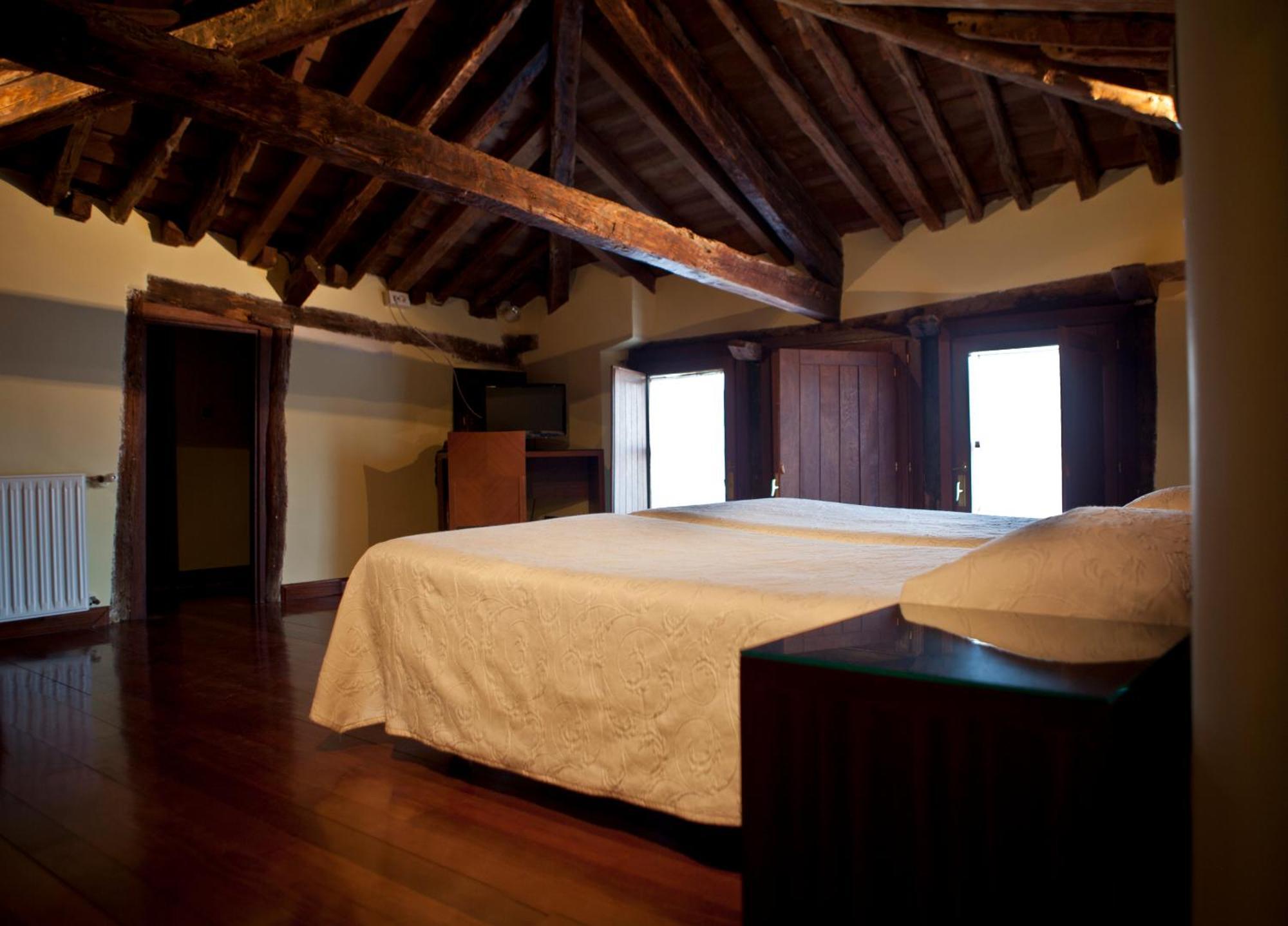 Hospederia Porta Coeli Hotel ซีเกว็นซา ภายนอก รูปภาพ
